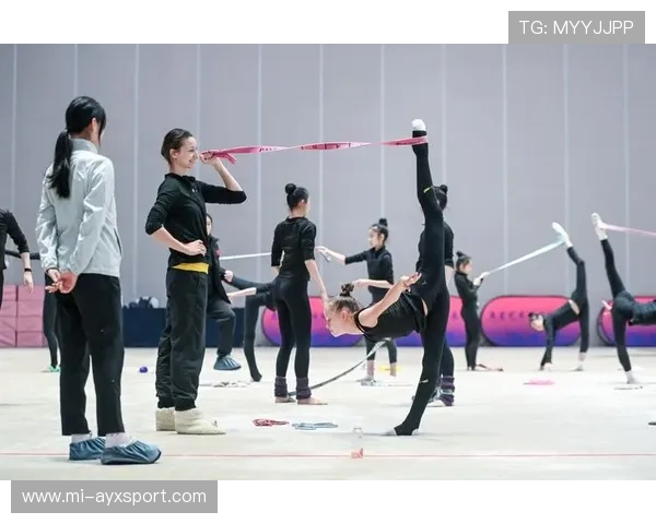 体操队伍开始引入音乐与艺术指导,提升成套编排表现力 体操队伍开始引入音乐与艺术指导,提升成套编排表现力